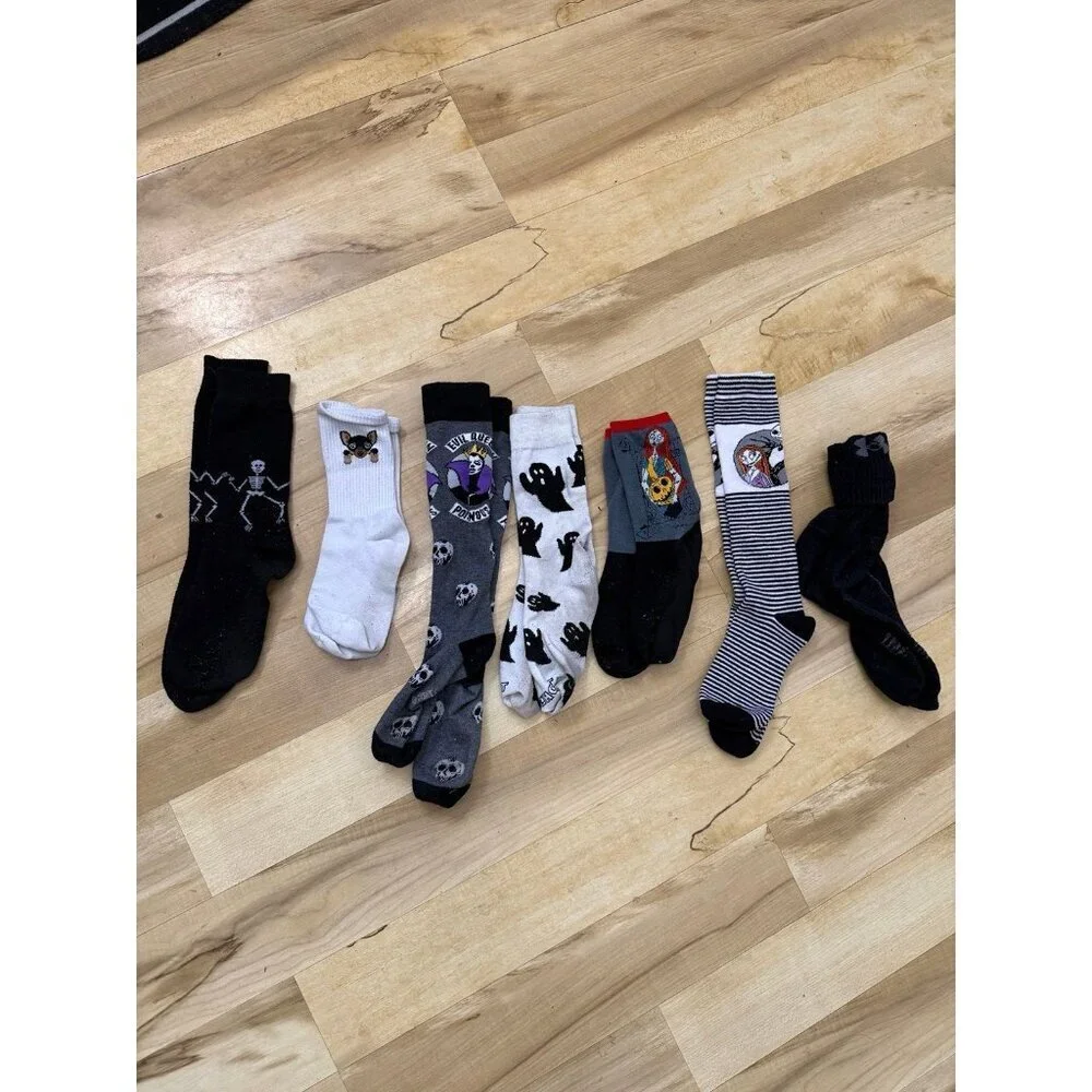 lot of seven women’s Halloween crew socks
